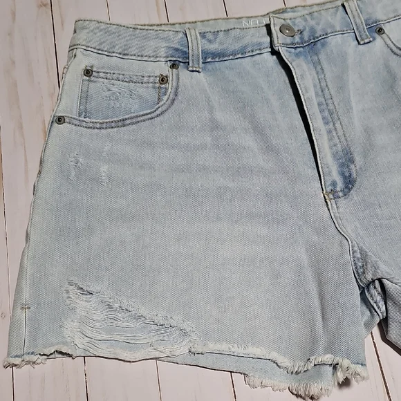 No Boundaries Blue Jean Shorts Distressed Light Wash - Picture 2 of 8